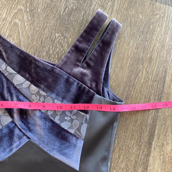 Jax Sheath Formal Velvet and Lace Size 4 Dress - Picture 8 of 11